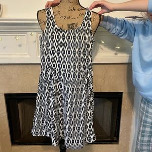 Never worn Divided by H&M navy and white flare dress. Size 6. Fits like a Small.